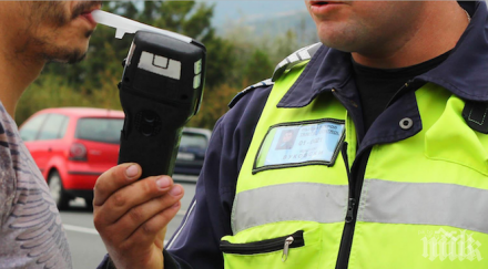 почерпен шофьор пробва осуети полицейска проверка