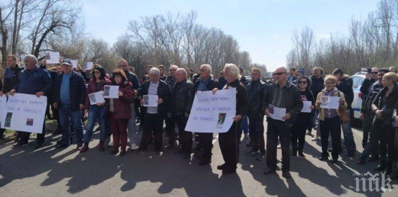 Протестиращи блокираха пътя Бургас - Созопол заради катастрофа