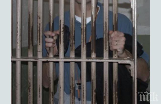 18 години пандиз за Гюрсел, убил родната си майка