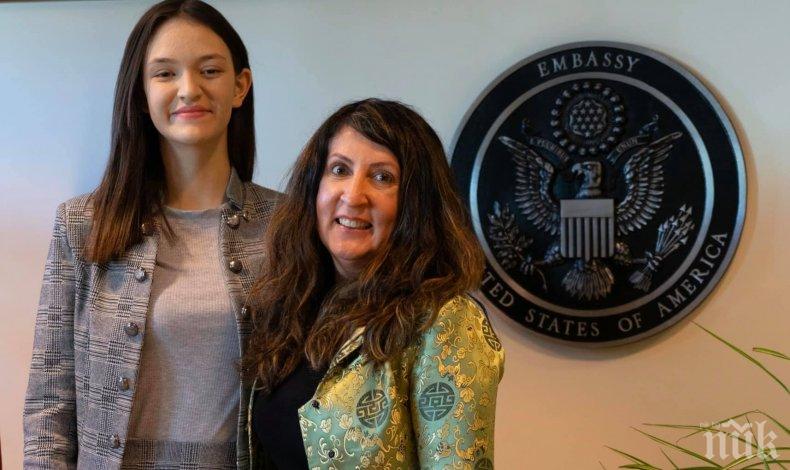 Българско момиче победи в конкурса Посланик за един ден 2020, запозна се с Херо Мустафа и с агент на ФБР (СНИМКИ)