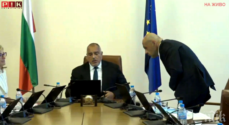 Кабинетът дава допълнителни средства на МВР за личните карти 