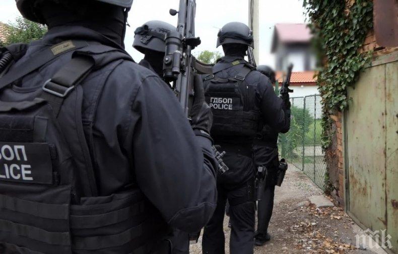 Тръшнаха 10 при спецакция срещу битовата престъпност в Гулянци