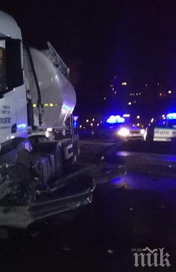 НОЩЕН ЕКШЪН: ТИР се завъртя и блокира изхода на Търново