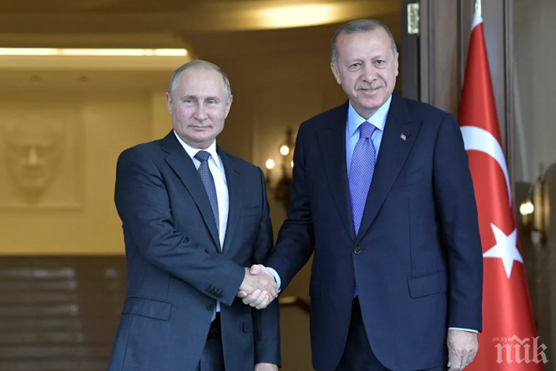 Приключи срещата на четири очи между Путин и Ердоган в Москва