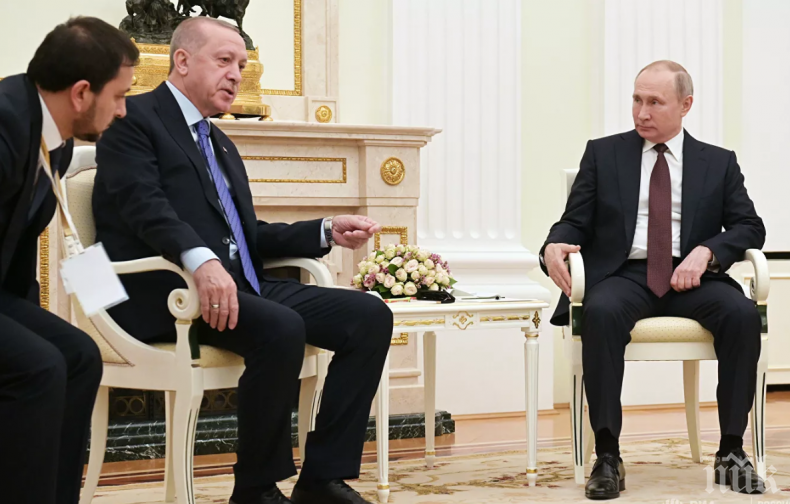 СВЕТЪТ Е ВПЕРИЛ ПОГЛЕД В КРЕМЪЛ: Повече от три часа продължават преговорите Путин-Ердоган (ВИДЕО)