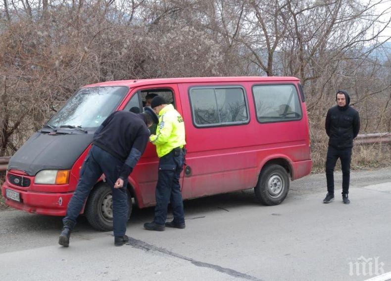 ПЪРВО В ПИК: Акция в Добричко, проверяват всички коли (СНИМКИ)
