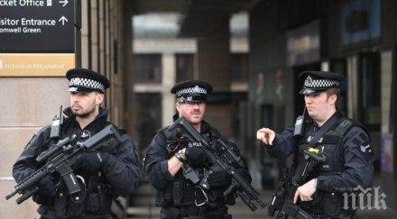 арест полицаи застреляха мъж лондон извадил два ножа