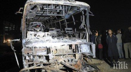 касапница души загинаха катастрофа бензиновоз два автобуса сирия