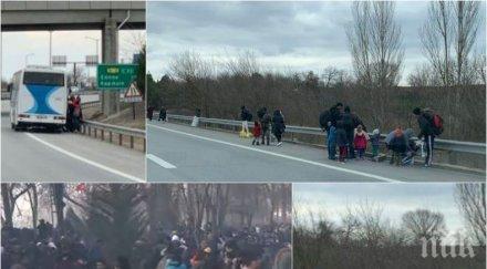 пик мигрантите турция жандармерията дава пиле прехвръкне около одрин засилени мерки коронавируса границата снимки