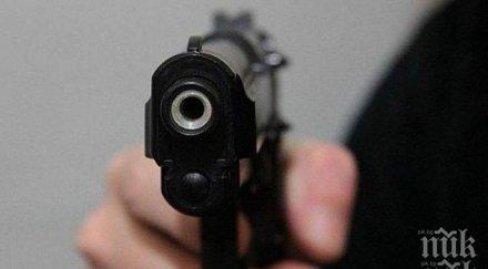 старец стреля болногледачката златарица