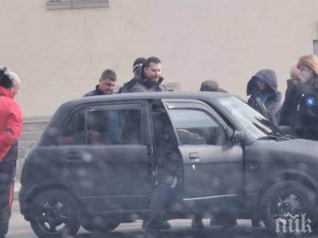 ОТ ПОСЛЕДНИТЕ МИНУТИ: Арестуваха двама служители на ИАРА при зрелищна акция в Поморие (СНИМКИ)