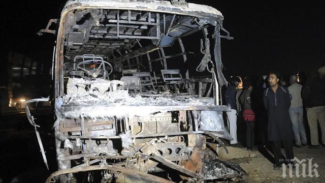 КАСАПНИЦА: 30 души загинаха в катастрофа между бензиновоз и два автобуса в Сирия