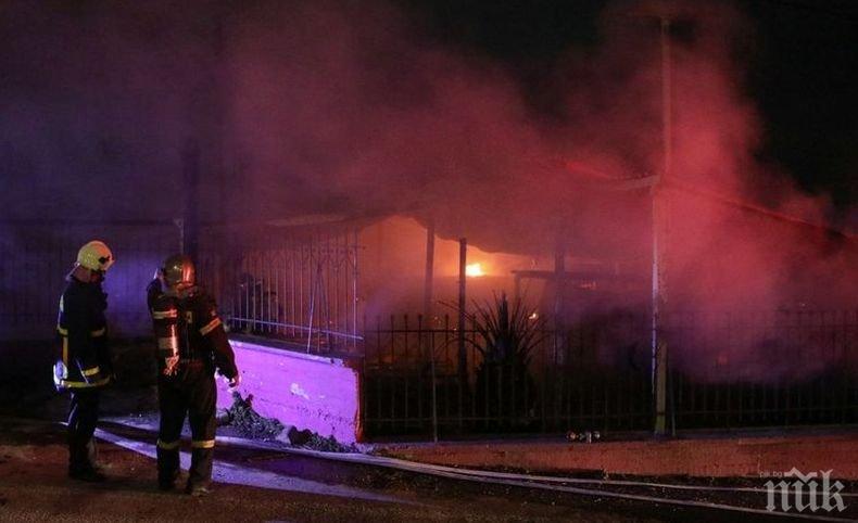 Мигрантски център на остров Лесбос бе изпепелен при пожар