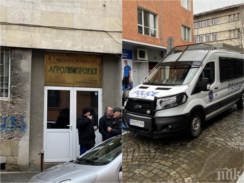 САМО В ПИК: Прокуратурата влезе и във фирмата, свързана с проверката в Агенцията по горите (СНИМКИ)