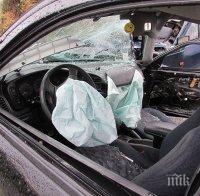 Пиян на мотика мъж заби колата си в паркиран „Голф” във Врачанско