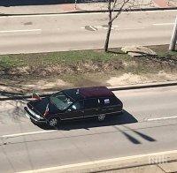 ПЪРВО В ПИК TV! СОФИЯНЦИ НАСТРЪХНАХА: Втори ден дълга процесия от катафалки разцепва с клаксоните столицата (ВИДЕО)