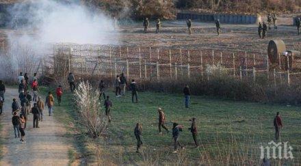 напрежение газ водни оръдия турско гръцката граница