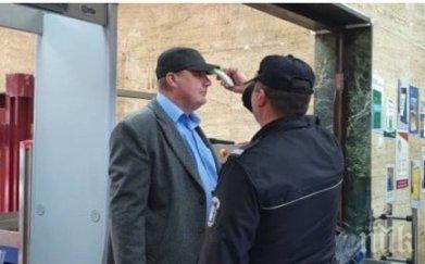 мерки мерят температура входа пловдивския съд снимка