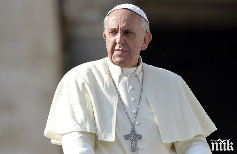 Папа Франциск с молитва срещу коронавируса