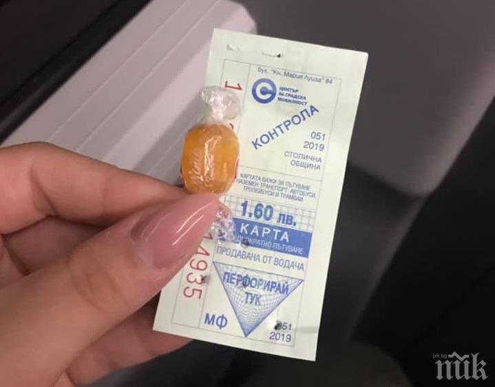 Шофьор на микробус се гаври с дете, платило билета си с монети ...