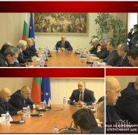 ПЪРВО В ПИК TV: Извънредна среща Радев-Борисов - президентът призна: Мерките дават резултат! Ген. Мутафчийски го отряза за бързите тестове (ВИДЕО/ОБНОВЕНА)