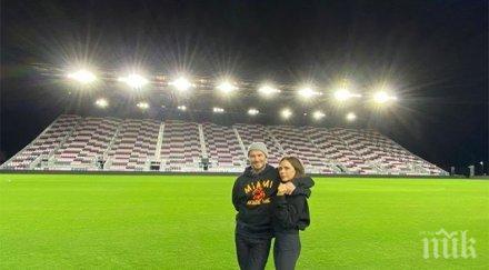 бекъмови спретнаха семеен мач празен стадион