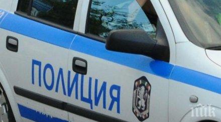 полицаи разнасят храна възрастни хора карлово