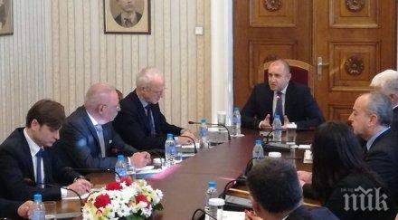 вижте щаба румен радев кризата лаици съветват президента нямат хабер икономика финанси срещат бизнеса