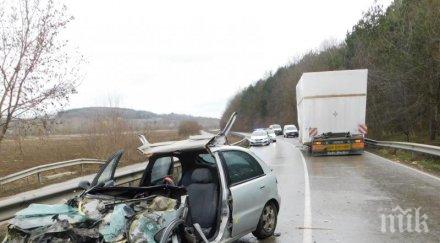 тежка катастрофа варна двама загинали обновена снимка