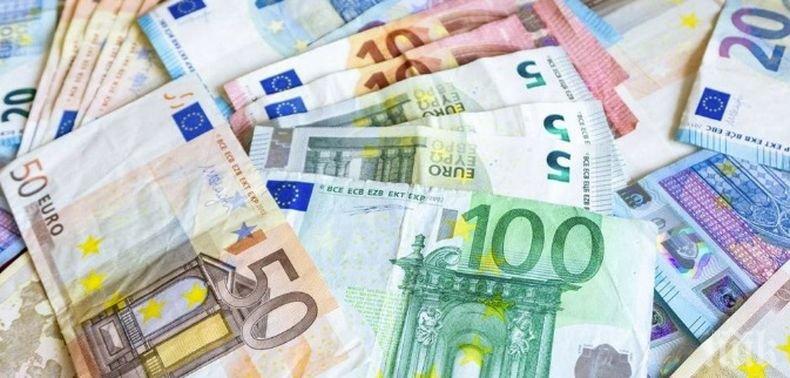 Мерки: Гъpция дaвa пo 800 eвpo нa paбoтниĸ, ocтaнaл бeз paбoтa зapaди коронавиpyca