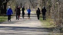 Въпреки мерките срещу коронавируса: Парковете в Мюнхен пълни с хора