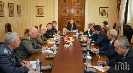 радев каракачанов обсъдиха изпълнението задачите военните време извънредно положение