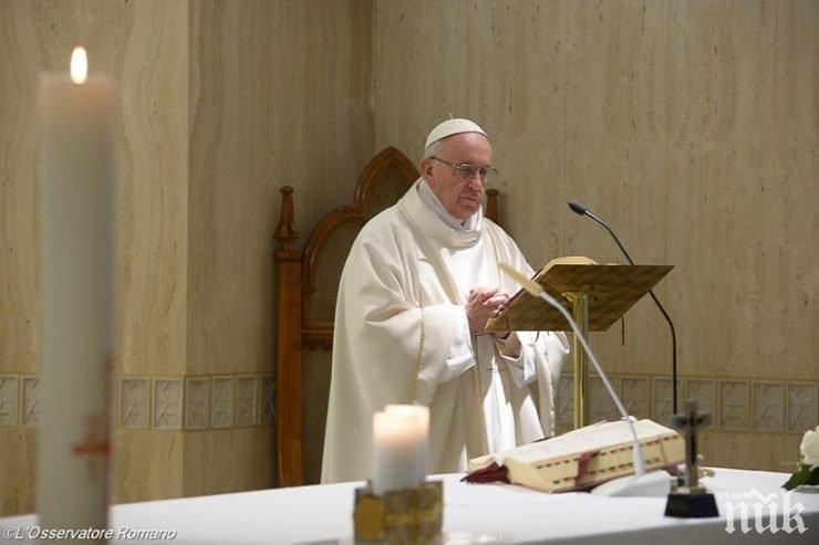 СРЕЩУ COVID-19: Папата призова за световна молитва