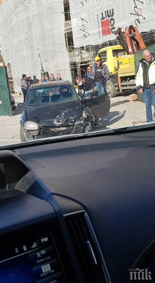 ПЪРВО В ПИК! Катастрофа на Симеоновско шосе в София, има ранени (СНИМКИ)