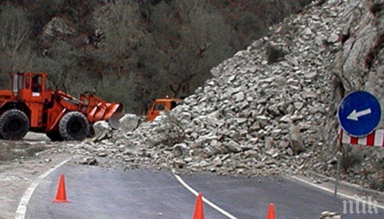 ВНИМАНИЕ: Опасност от свлачища в Смолянско