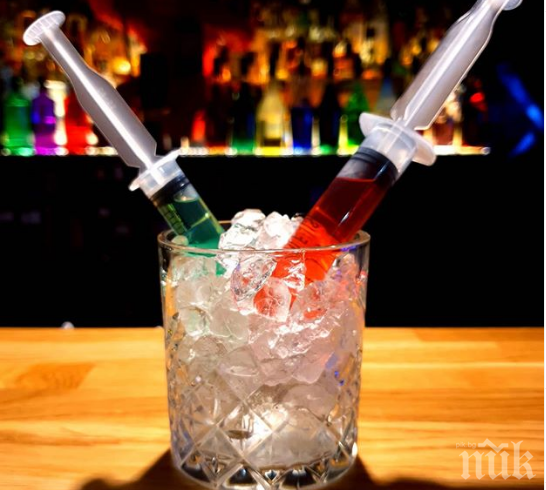 Бар предлага коктейл Коронавирус