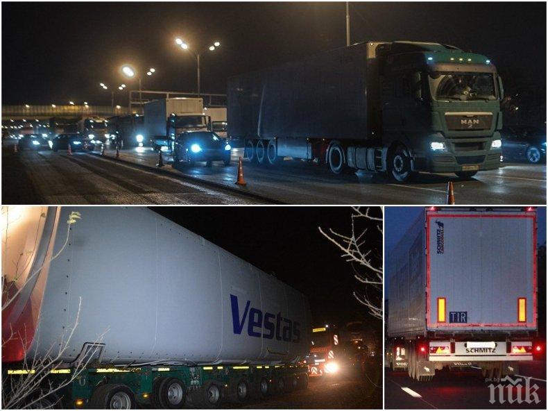 САМО В ПИК! Кошмарна тапа на магистрала Тракия! Стотици турски тирове блокират движението към Пловдив (СНИМКИ)