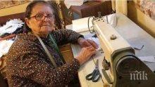 93-годишна шие благотворително маски за медицински лица