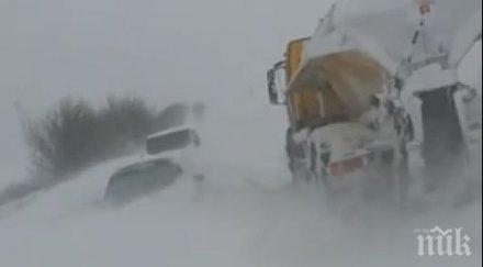 коли снежен капан пътя оряхово селановци военни спасяват закъсалите