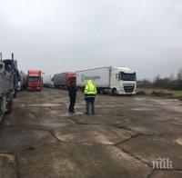 Паркингът за тирове край Узунджово вече работи - опашката на границата спадна на 4 км.