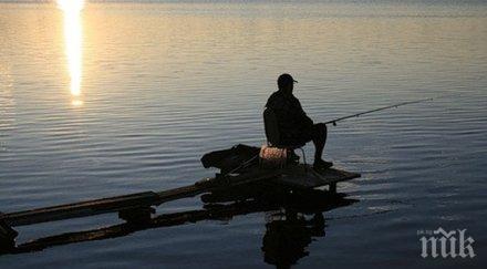 сгащиха рибари крачка юрнали тумби ловят риба без билети