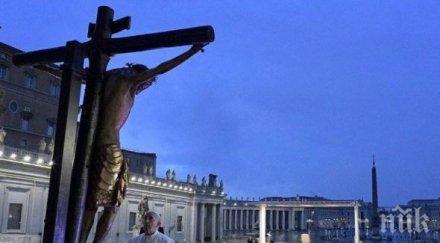 папа франциск разтърсваща молитва празния площад свети петър