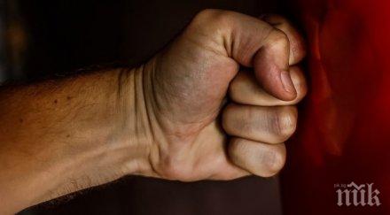 бабаити пребиха брутално възрастен мъж дома заради кокошкарска кражба