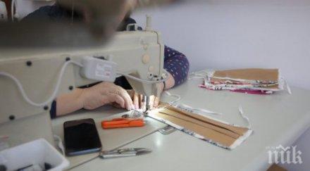 обитателите дома възрастни самоков шият защитни маски