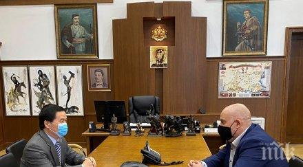 главният прокурор иван гешев срещна посланика китай дун сяодзюн