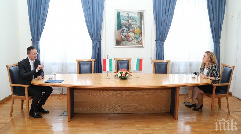 Вицепремиерът Марияна Николова се срещна с унгарския външен министър