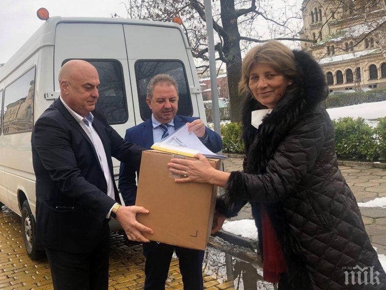 Депутати от НФСБ дариха респиратор на Инфекциозна болница
