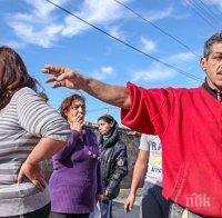 Социалните изведоха 4 деца от ромски клан, не били къпани половин година