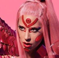 Лейди Гага изненадана, че баща й събирал пари в интернет, за да плати на служителите си