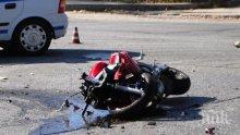 ИЗВЪНРЕДНО: Моторист бере душа след тежка катастрофа край Варна